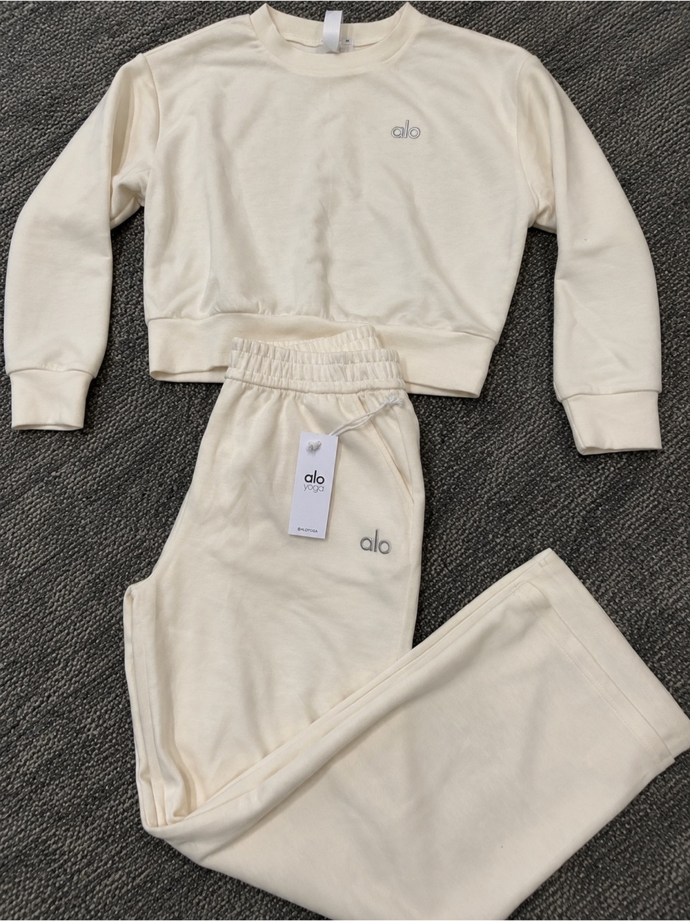 Alo  Cream Crewneck Sweatshirt & Jogger Set